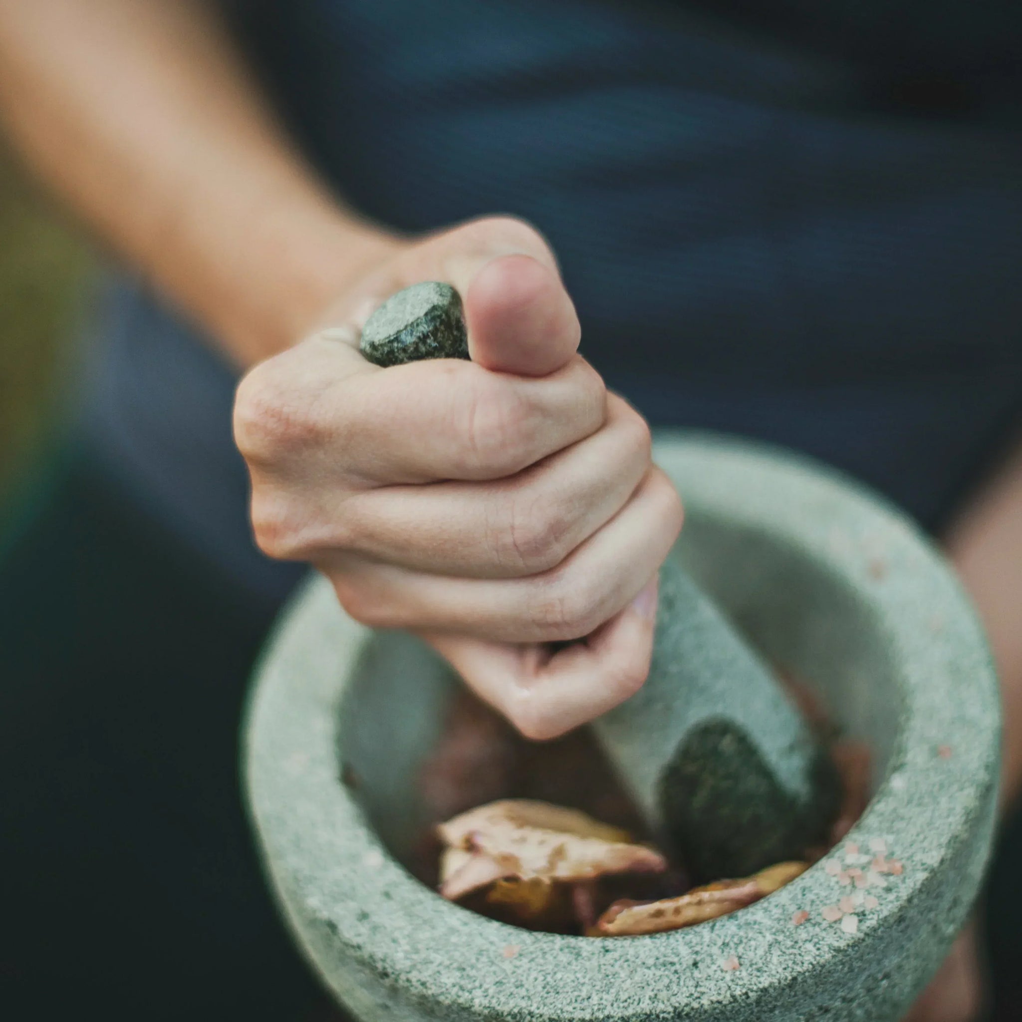 mixing ayurvedic herbs  